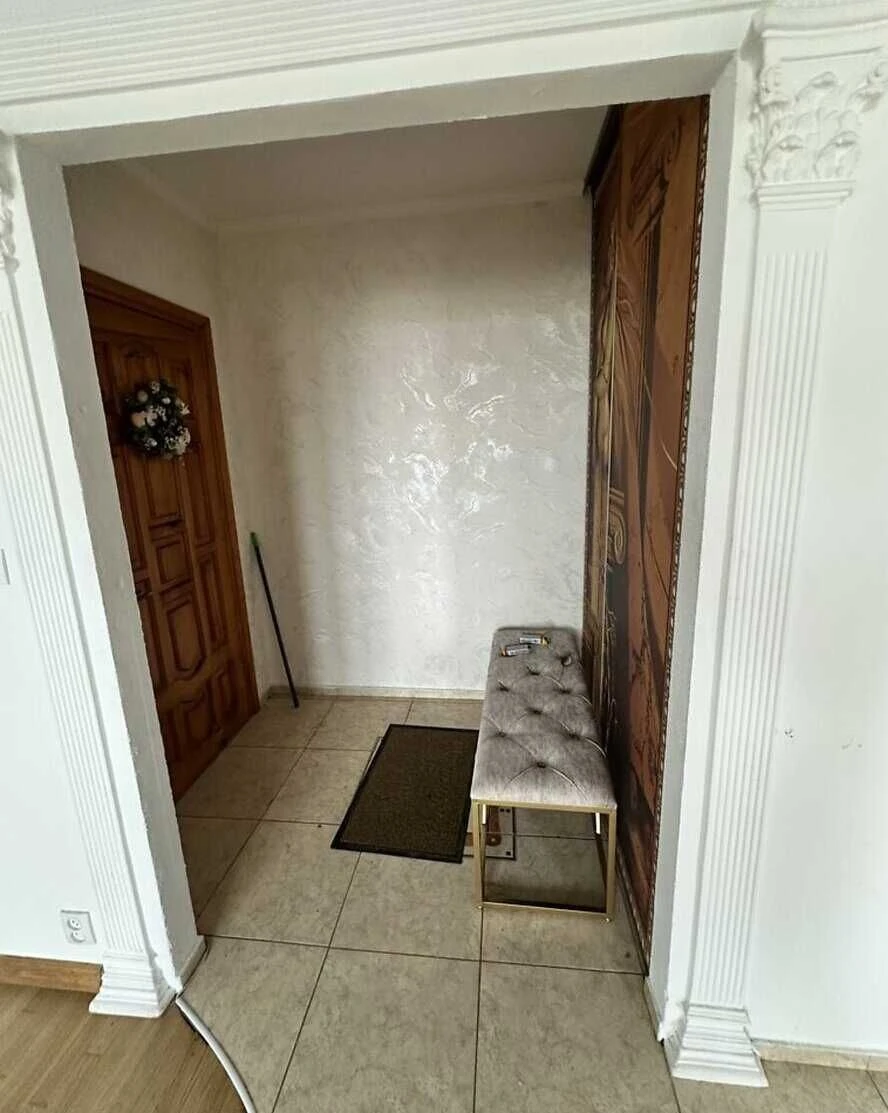 3 room apartment on вул. Sимоненка
