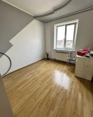 3 room apartment on вул. Sимоненка