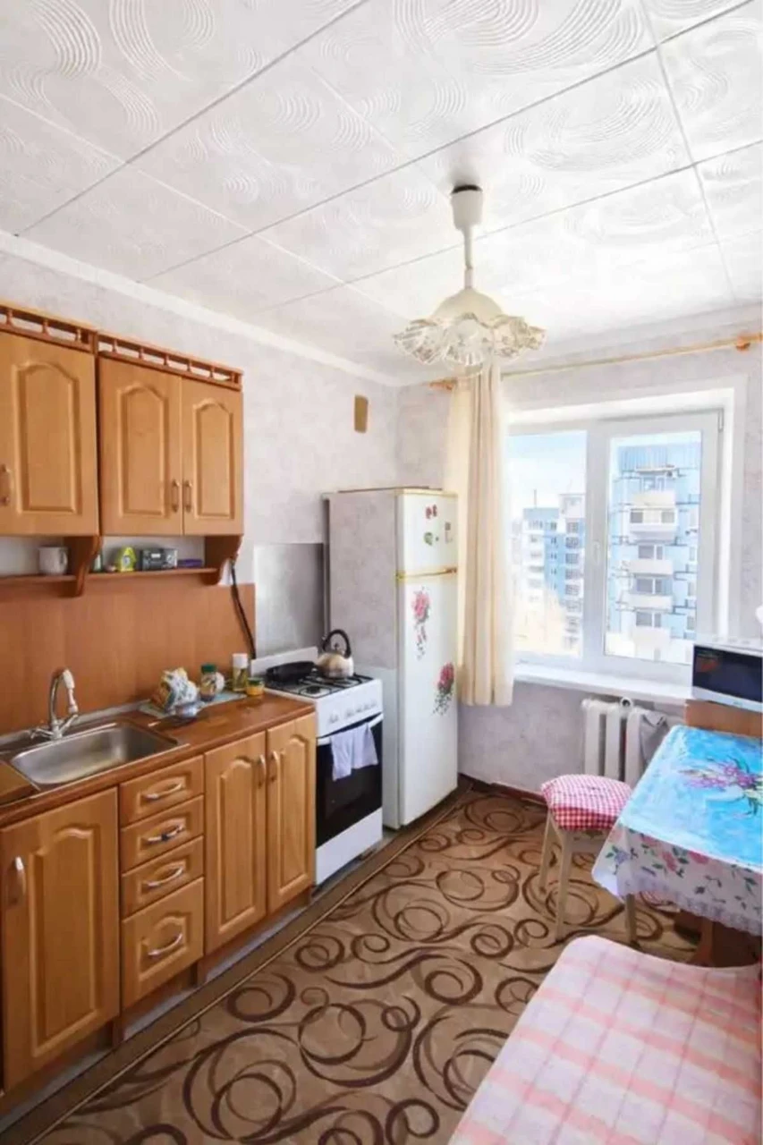 For Sale - Inexpensive 2-room apartment in Topol-2.