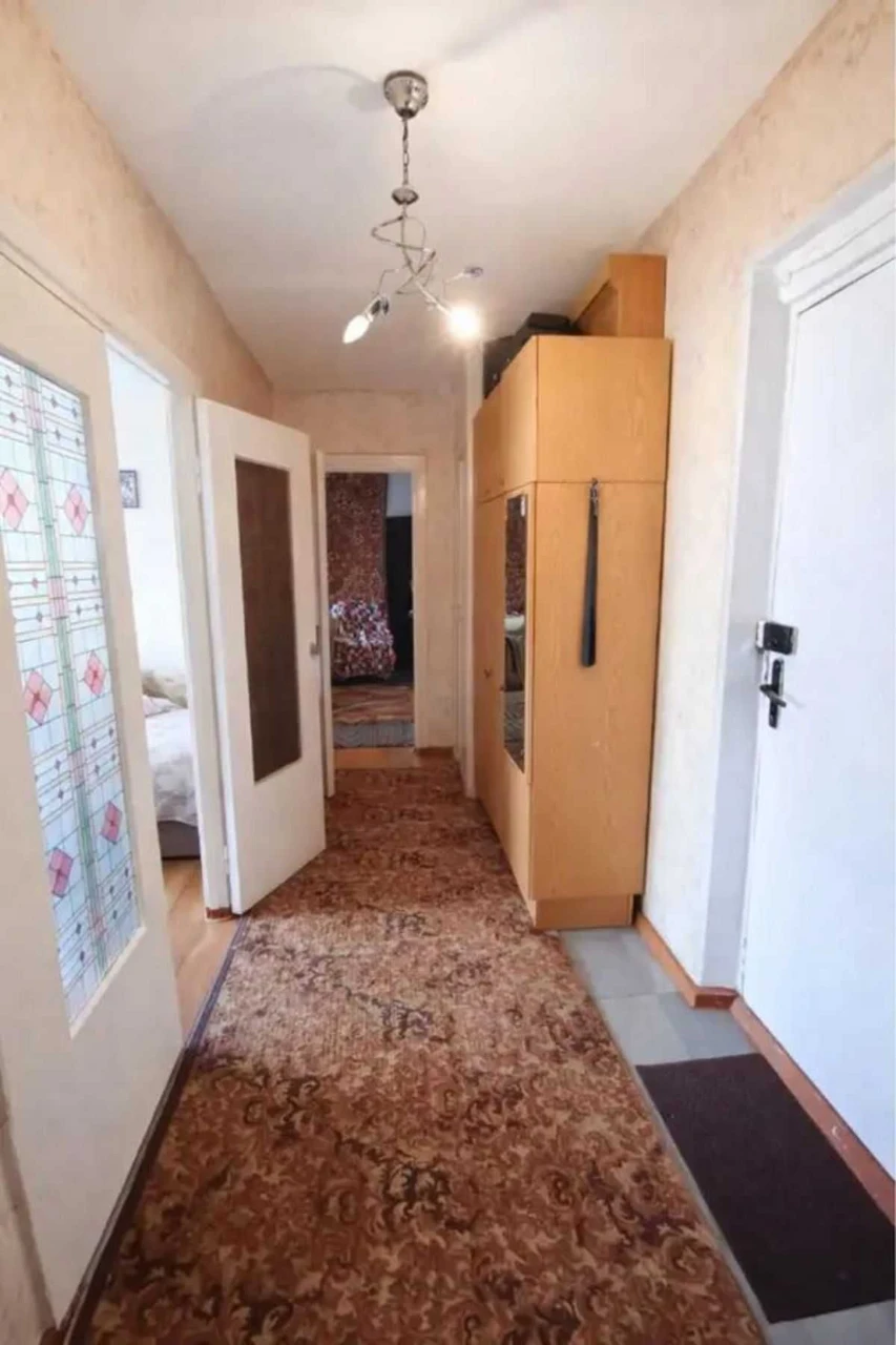 For Sale - Inexpensive 2-room apartment in Topol-2.