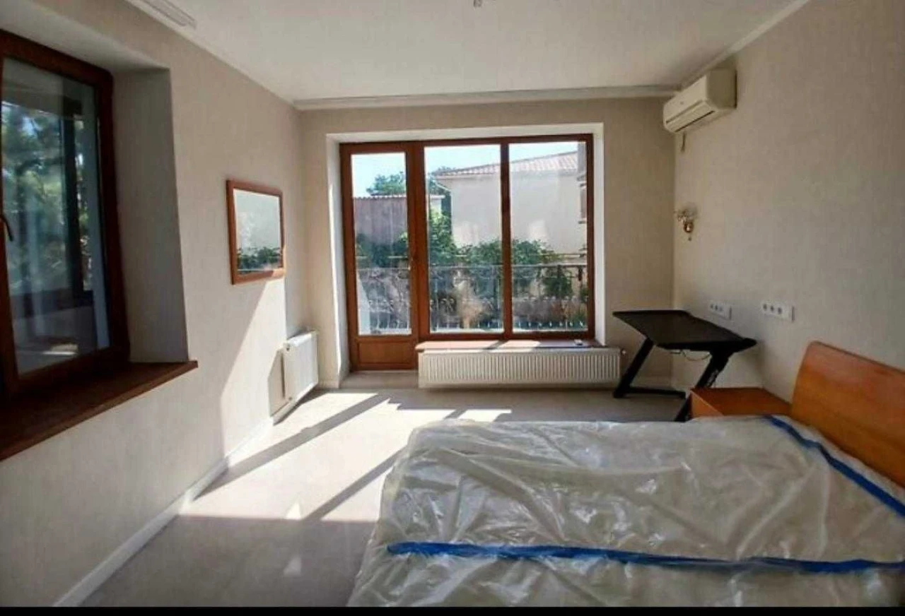 3 -bedroom/Renovated/Apartment Complex/Sea
