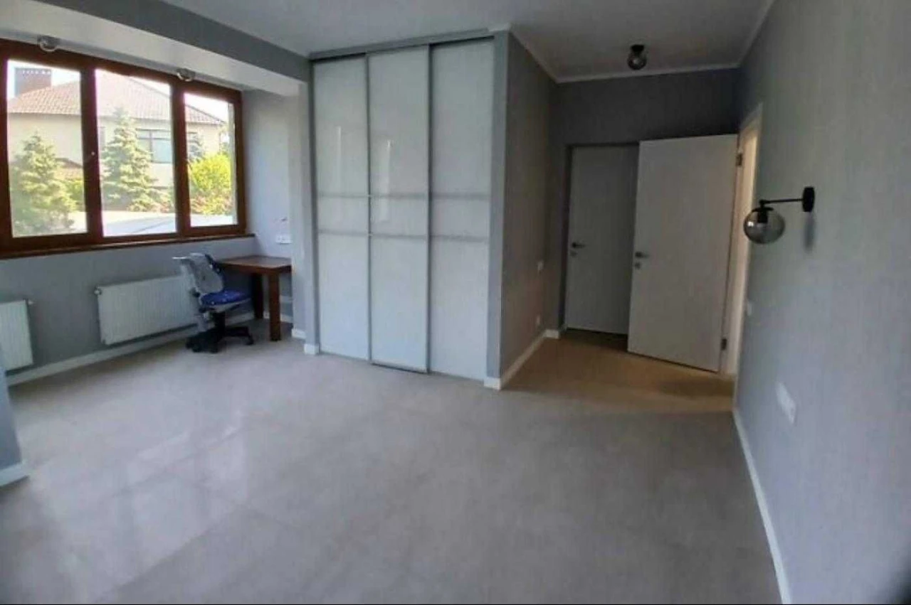 3 -bedroom/Renovated/Apartment Complex/Sea