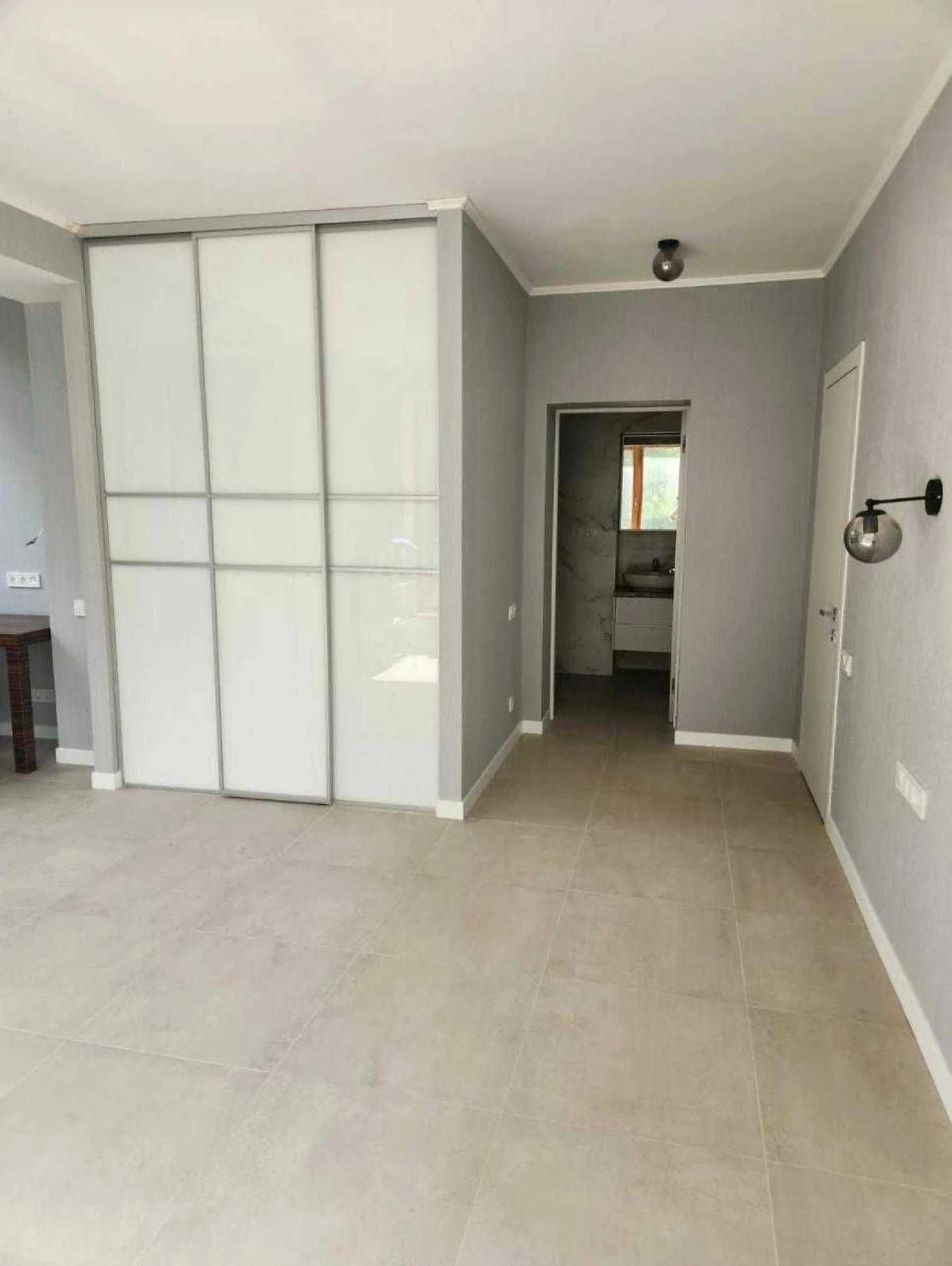 3 -bedroom/Renovated/Apartment Complex/Sea