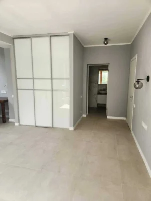 3 -bedroom/Renovated/Apartment Complex/Sea