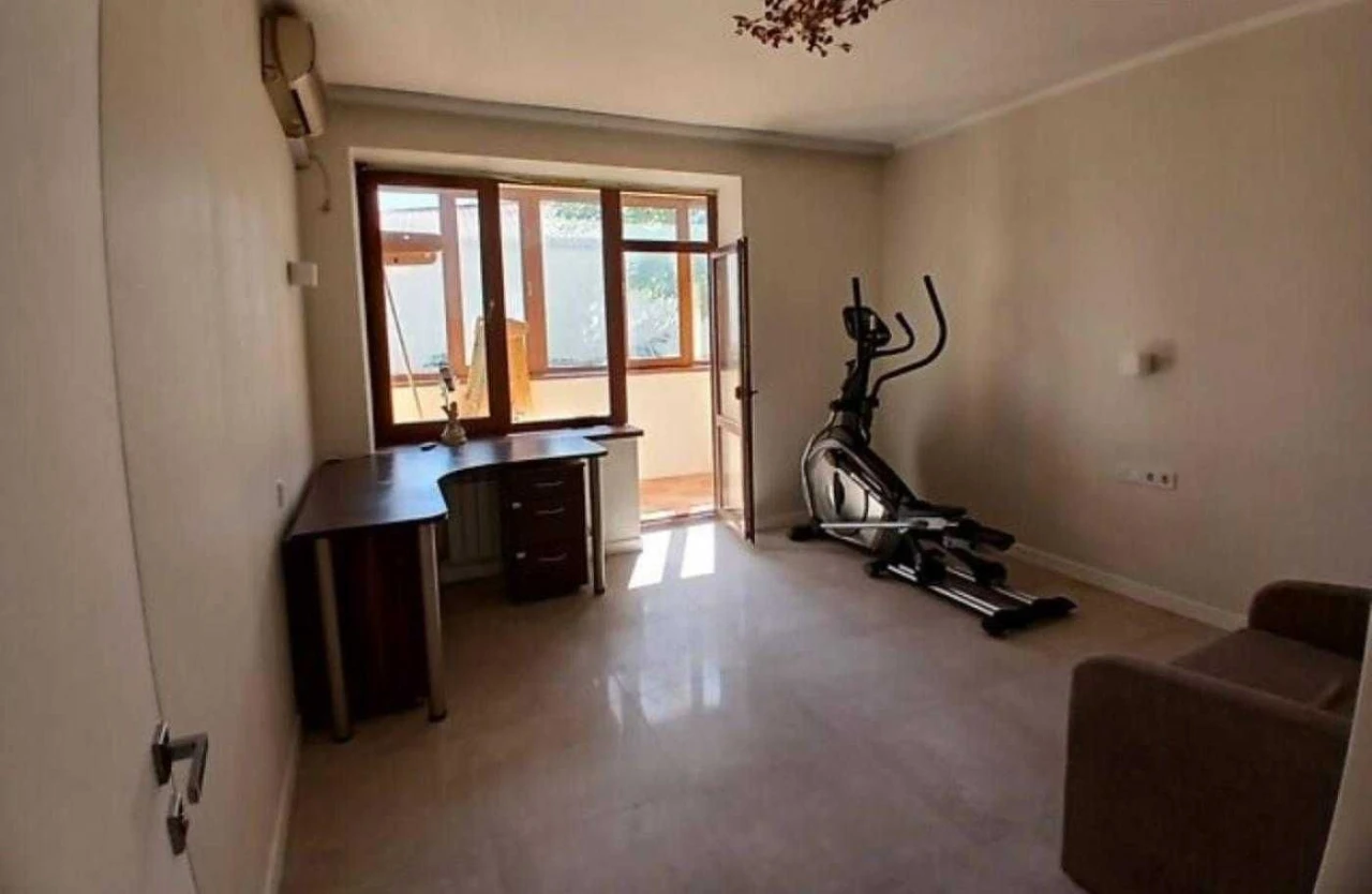 3 -bedroom/Renovated/Apartment Complex/Sea