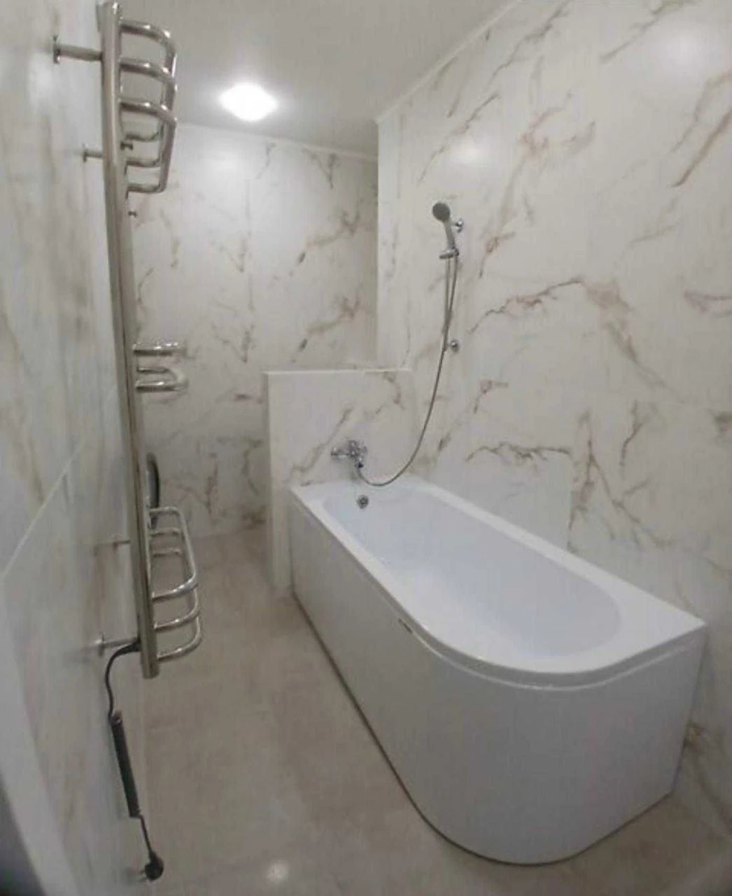 3 -bedroom/Renovated/Apartment Complex/Sea