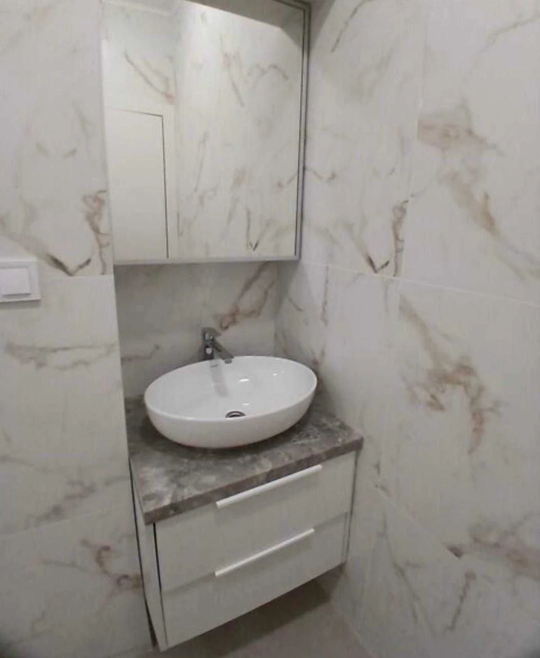 3 -bedroom/Renovated/Apartment Complex/Sea