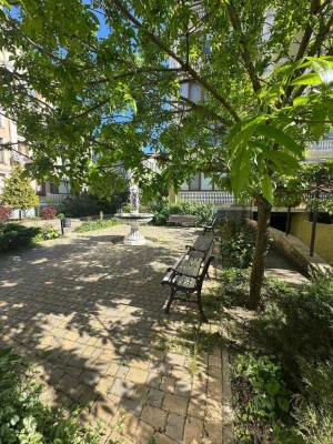 3 -bedroom/Renovated/Apartment Complex/Sea