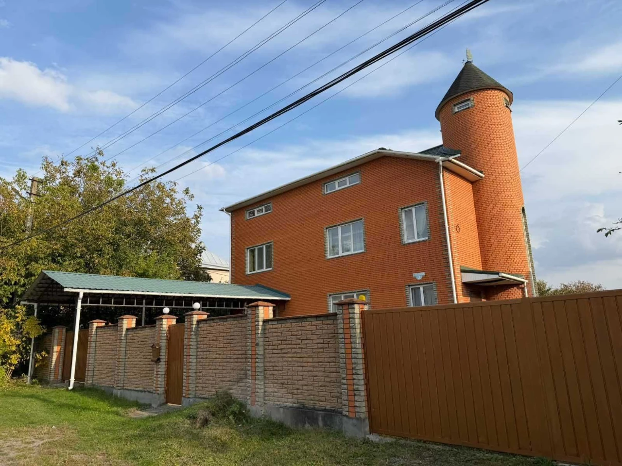 Sale of a spacious house