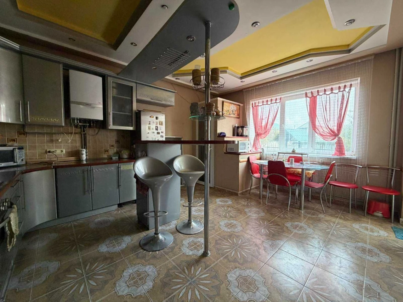Sale of a spacious house
