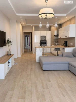 Apartment for Sale, Holosiiv