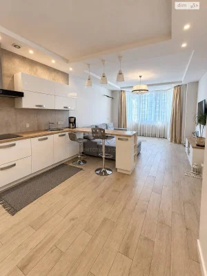 Apartment for Sale, Holosiiv