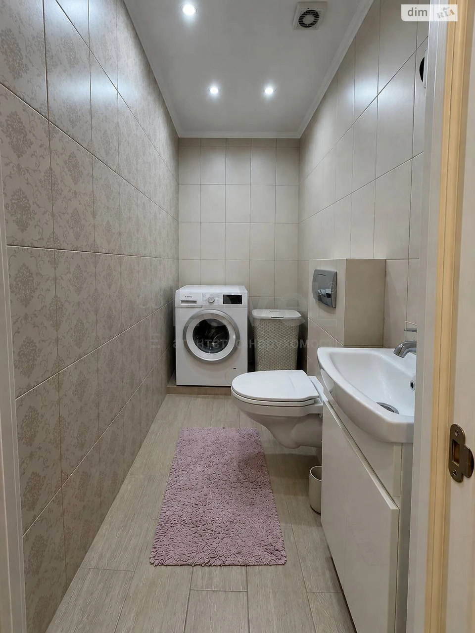 Apartment for Sale, Holosiiv