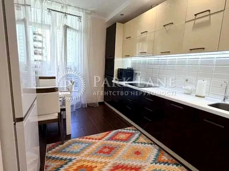 Apartment. Kyiv, Voskresenskaya Street.