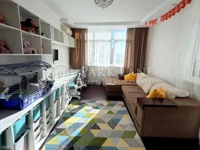Apartment. Kyiv, Voskresenskaya Street.