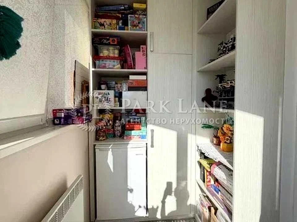Apartment. Kyiv, Voskresenskaya Street.