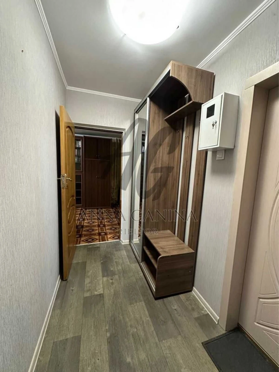 Продаю 2-кімнатну квартиру з КАПІТАЛЬНИМ РЕМОНТОМ, Тополь-3.