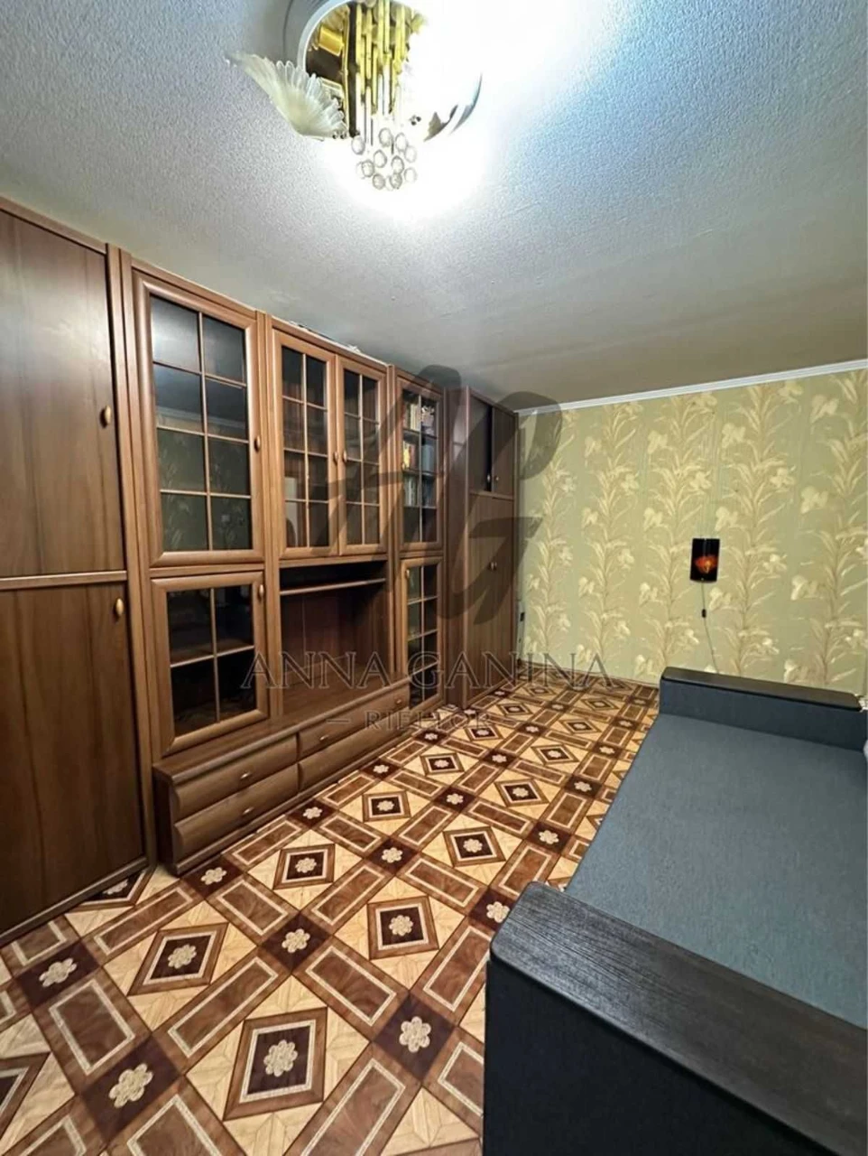 Продаю 2-кімнатну квартиру з КАПІТАЛЬНИМ РЕМОНТОМ, Тополь-3.