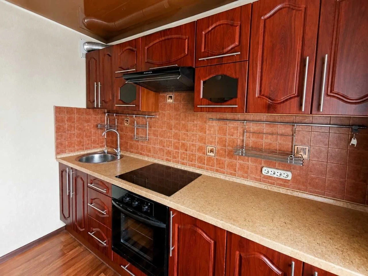Продам 2-ком. с РЕМОНТОМ, Тополь-3.