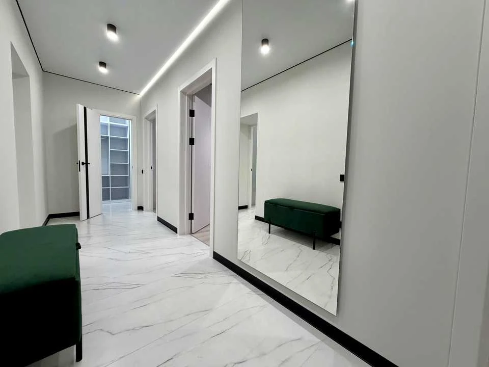 Apartment. Alexander Dovzhenko Street, Ivano-Frankivsk