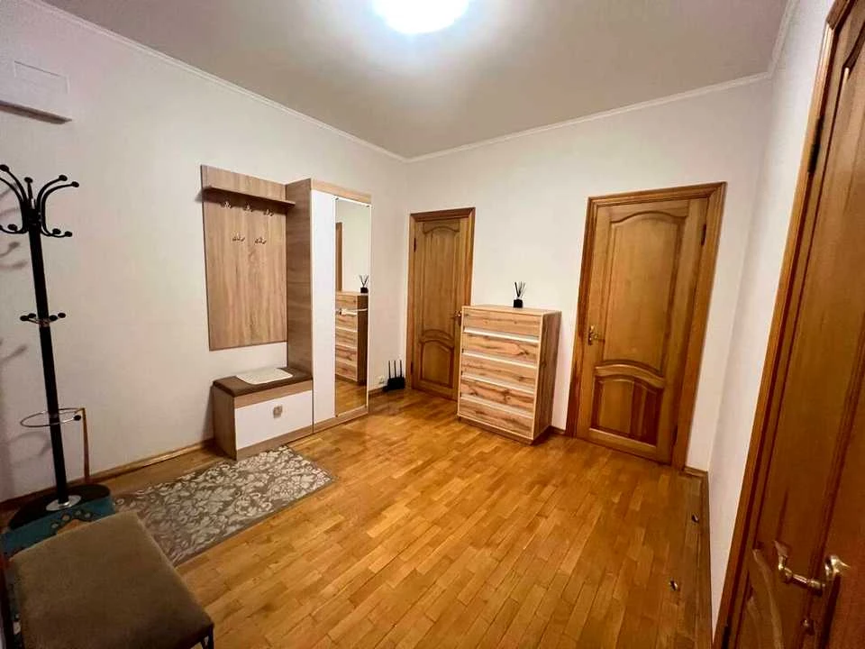Квартира. Київ, вулиця Анни Ахматової