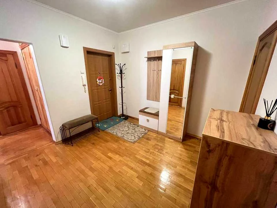 Квартира. Київ, вулиця Анни Ахматової