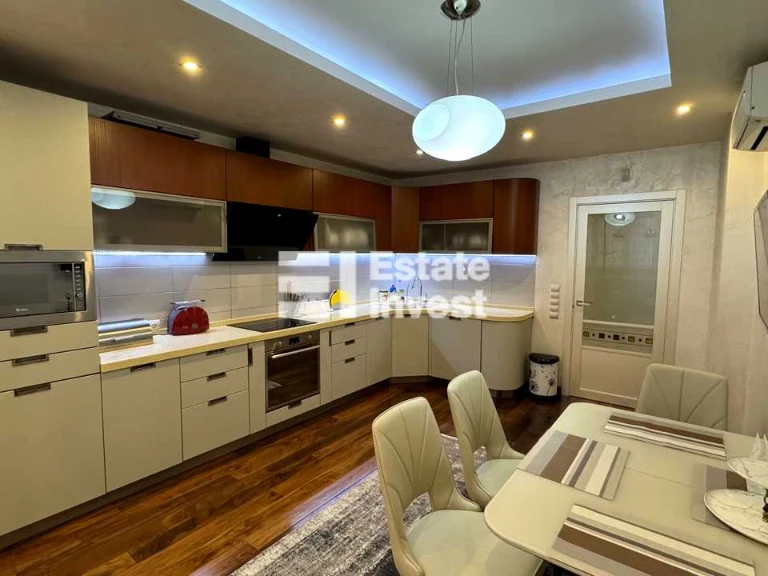 Apartment. Maksimovich Street, Kyiv