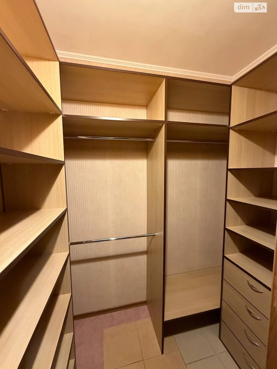 Long-term Rental One-Bedroom Apartment, Pozniaky