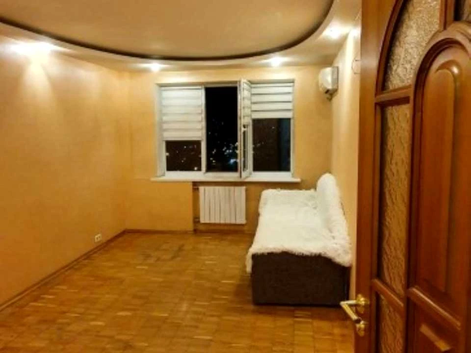 Квартира. Київ, Оболонська пл.