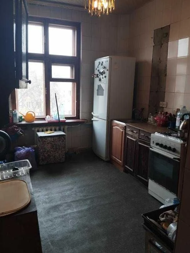 Продам 2к квартиру Універмаг «Україна» (метро Спортивна / За