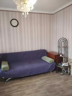 Продам 2к квартиру Універмаг «Україна» (метро Спортивна / За