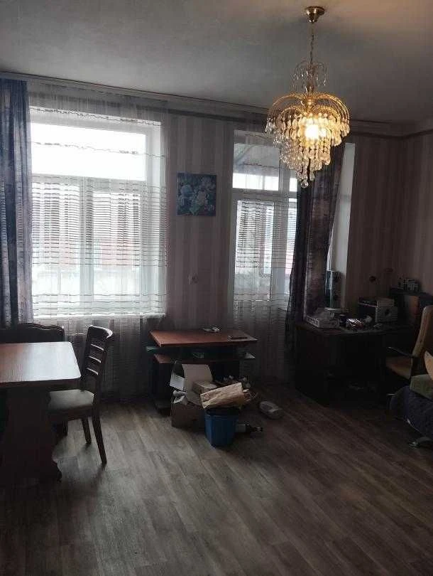Продам 2к квартиру Універмаг «Україна» (метро Спортивна / За