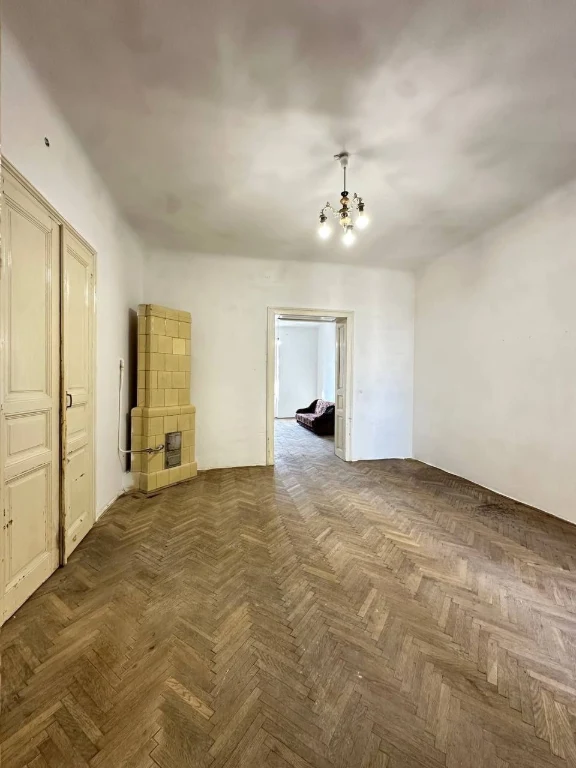 For sale: 3-room apartment in the center near Sobornaya Square