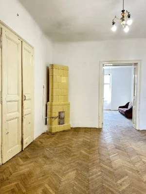 For sale: 3-room apartment in the center near Sobornaya Square