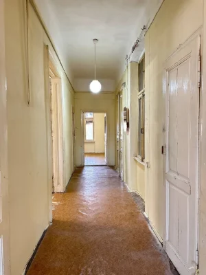 For sale: 3-room apartment in the center near Sobornaya Square