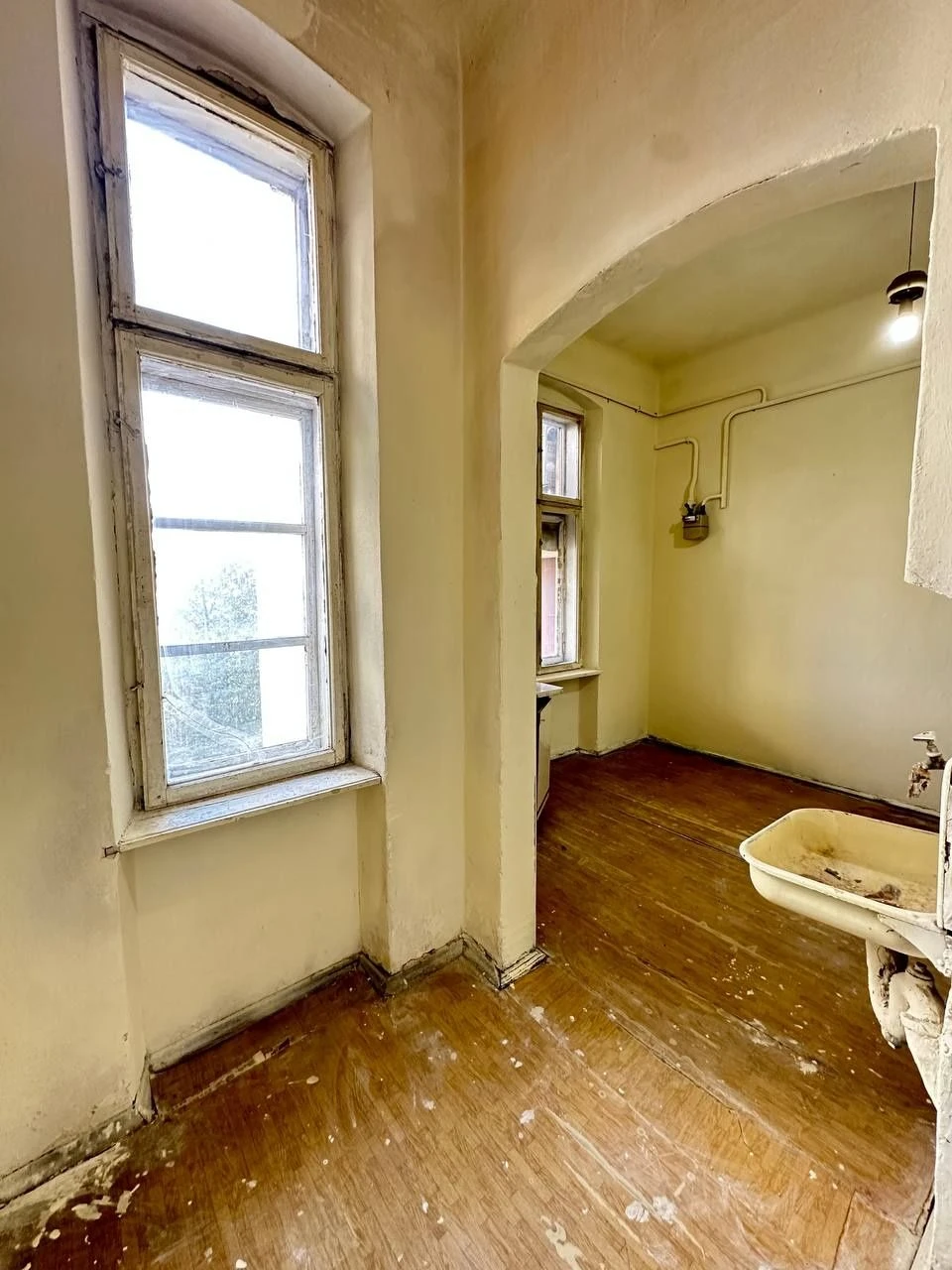 For sale: 3-room apartment in the center near Sobornaya Square