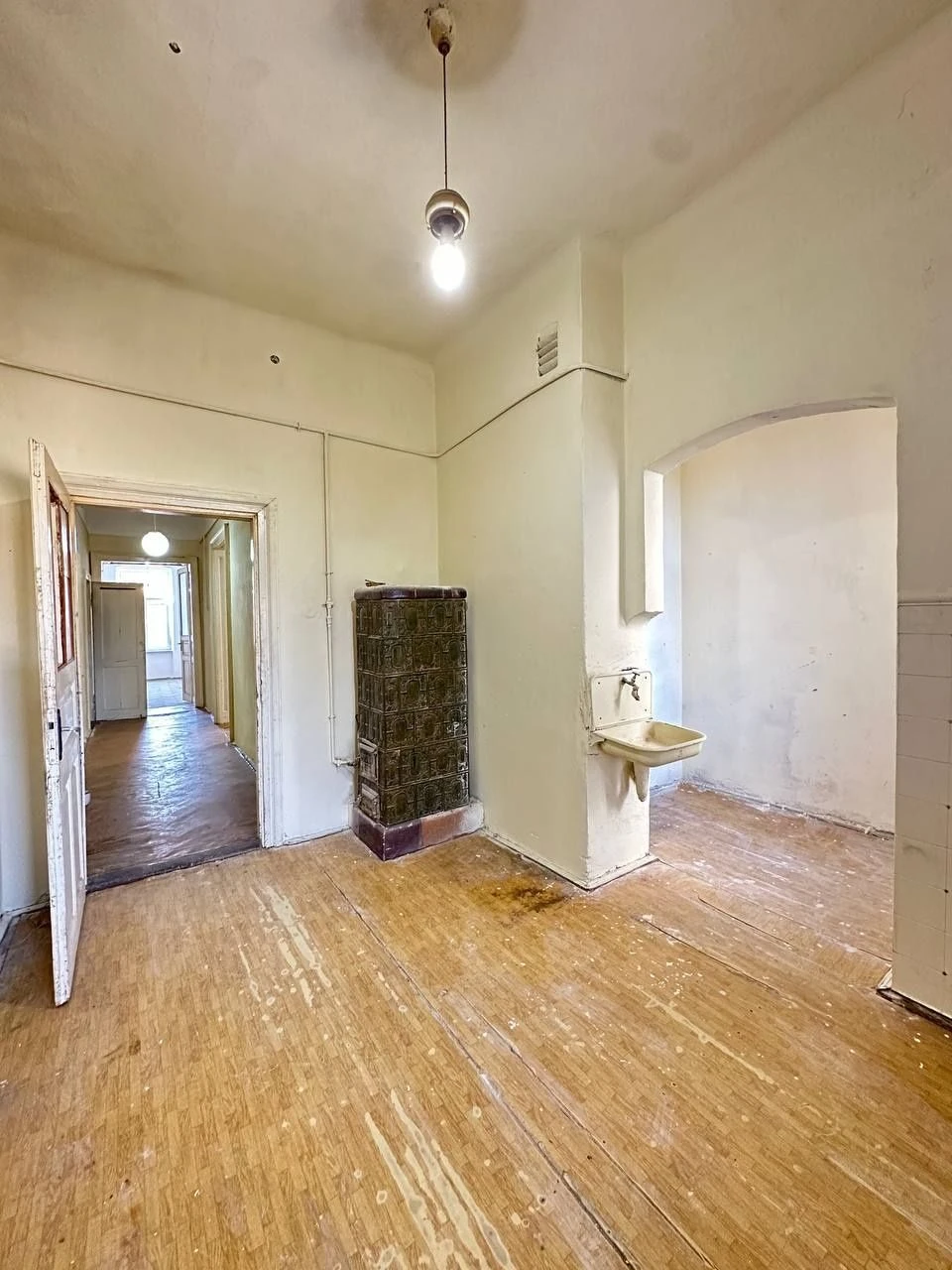For sale: 3-room apartment in the center near Sobornaya Square