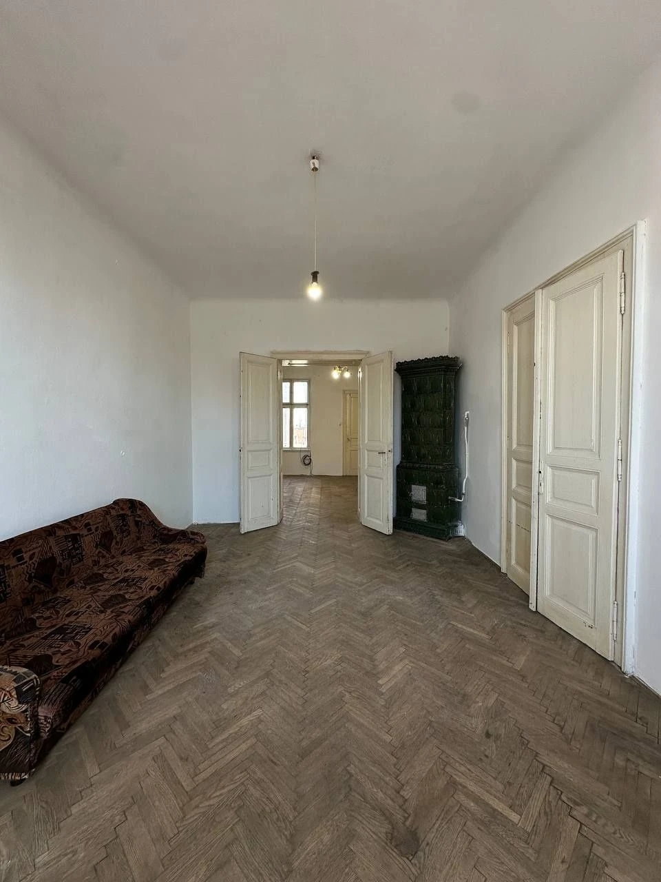 For sale: 3-room apartment in the center near Sobornaya Square