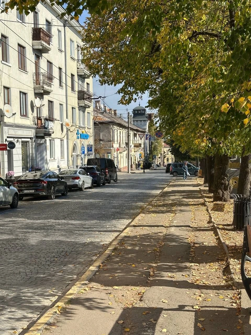 For sale: 3-room apartment in the center near Sobornaya Square