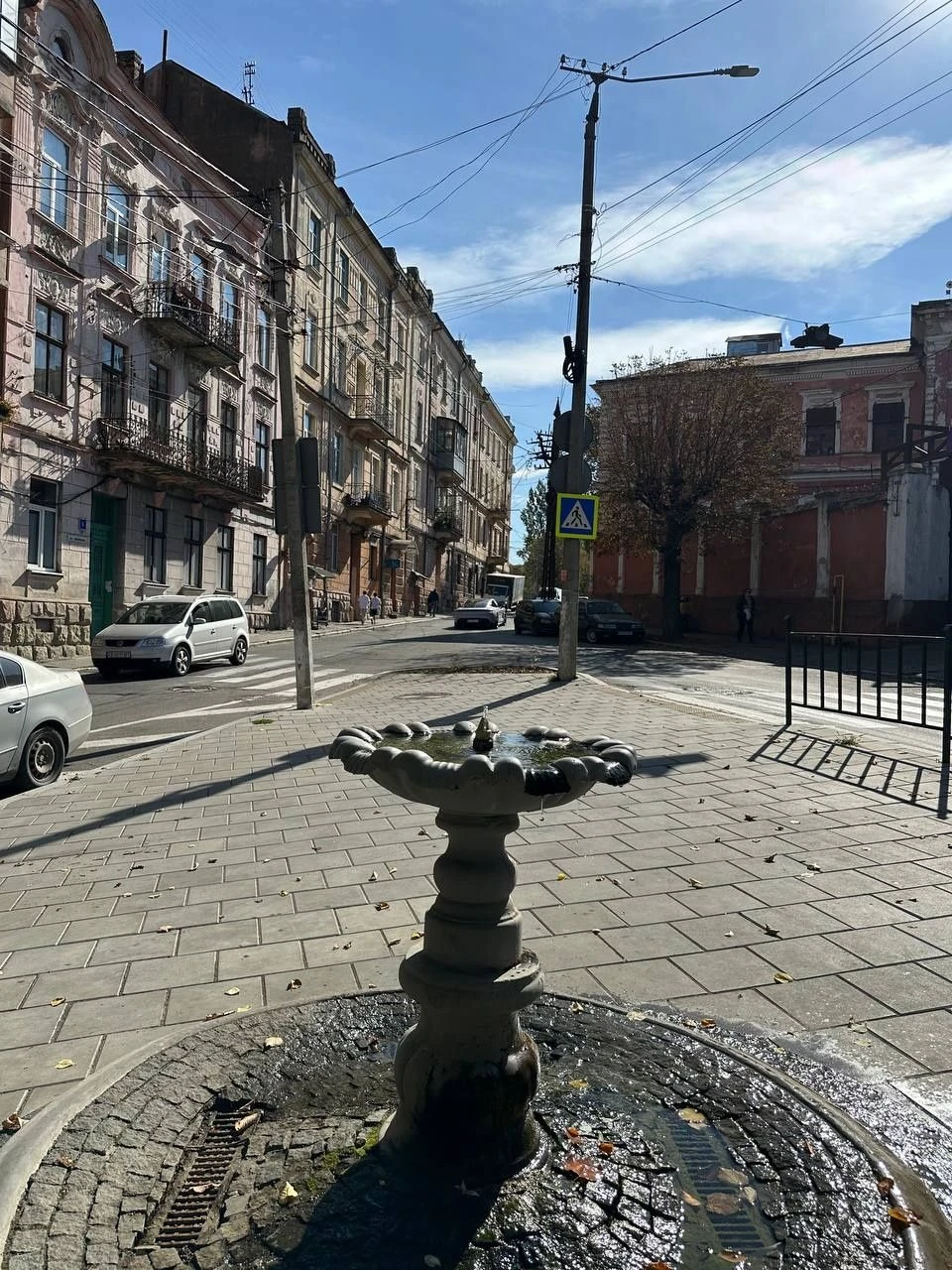 For sale: 3-room apartment in the center near Sobornaya Square