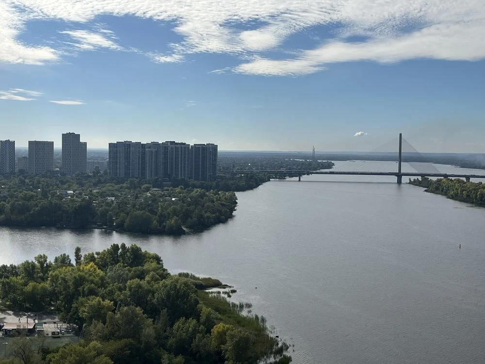Sale of a Penthouse on the Dnipro River and Right Bank, 157.5