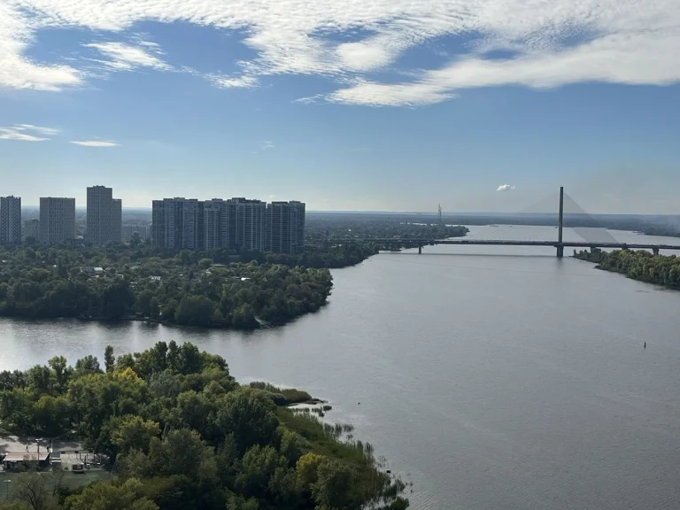 Sale of a Penthouse on the Dnipro River and Right Bank, 157.5