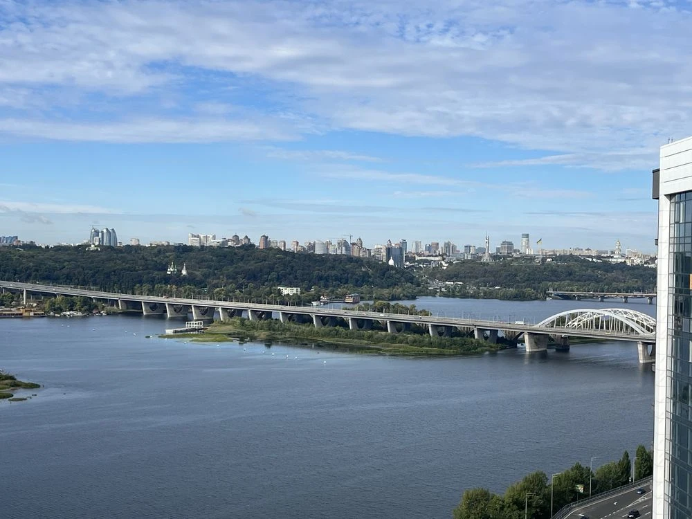 Sale of a Penthouse on the Dnipro River and Right Bank, 157.5