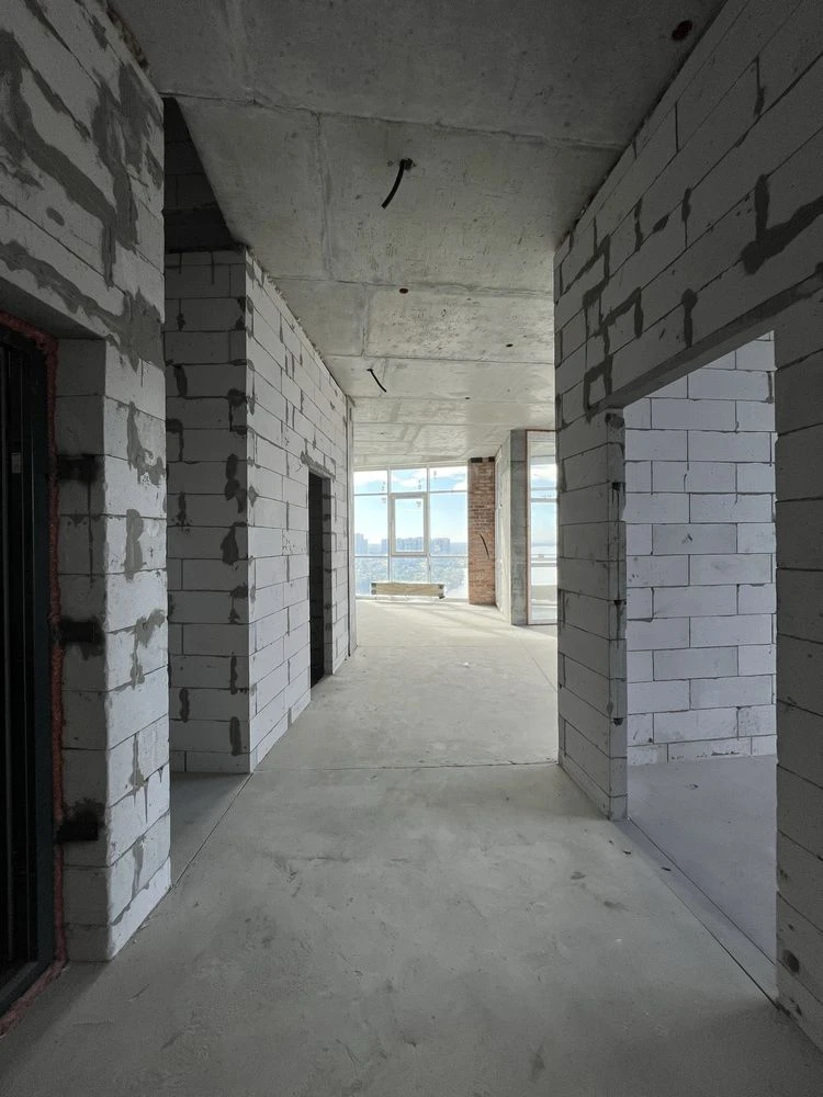 Sale of a Penthouse on the Dnipro River and Right Bank, 157.5