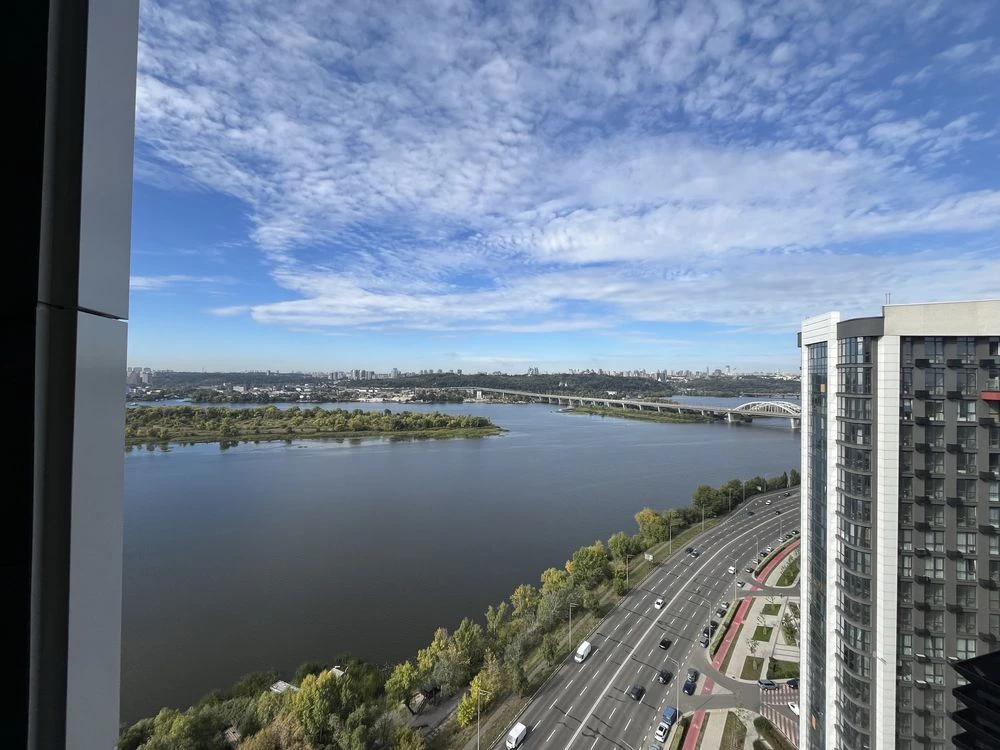Sale of a Penthouse on the Dnipro River and Right Bank, 157.5
