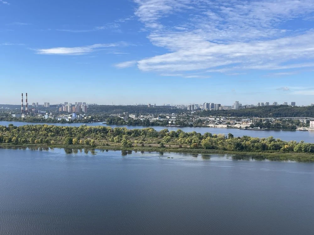 Sale of a Penthouse on the Dnipro River and Right Bank, 157.5