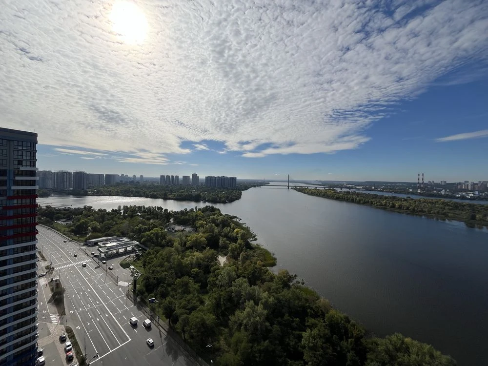 Sale of a Penthouse on the Dnipro River and Right Bank, 157.5