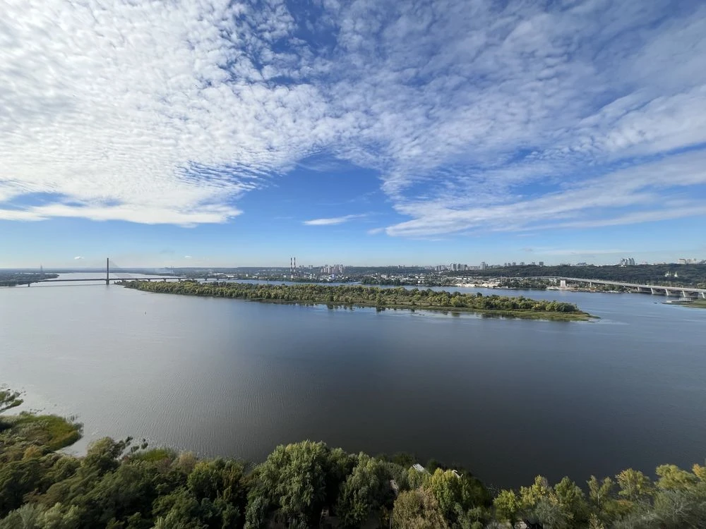 Sale of a Penthouse on the Dnipro River and Right Bank, 157.5