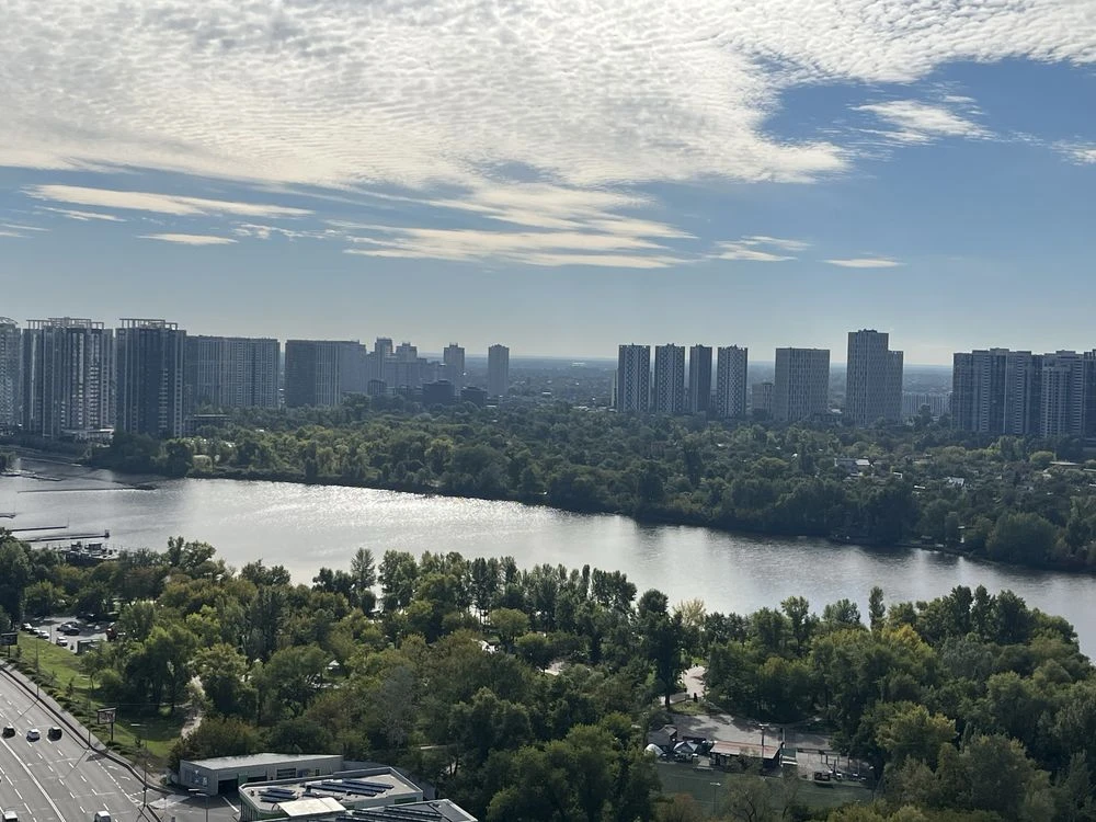 Sale of a Penthouse on the Dnipro River and Right Bank, 157.5