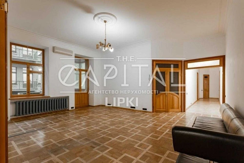 An apartment in the historic center of Kyiv is being offered for sale.